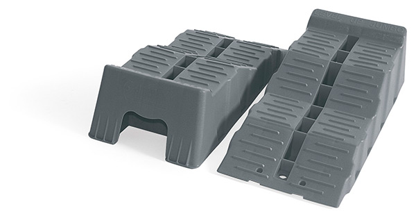 Fiamma Kit Level Up Jumbo Step Wedge 8t kantavuus akselia kohden käytännöllisessä pussissa