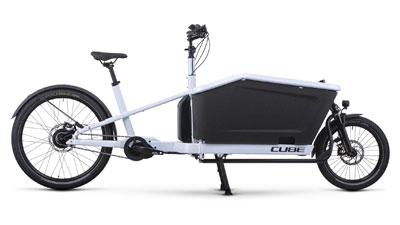 Esillä on valkoinen Cube Cargo Hybrid 1000 -lastipyörä.